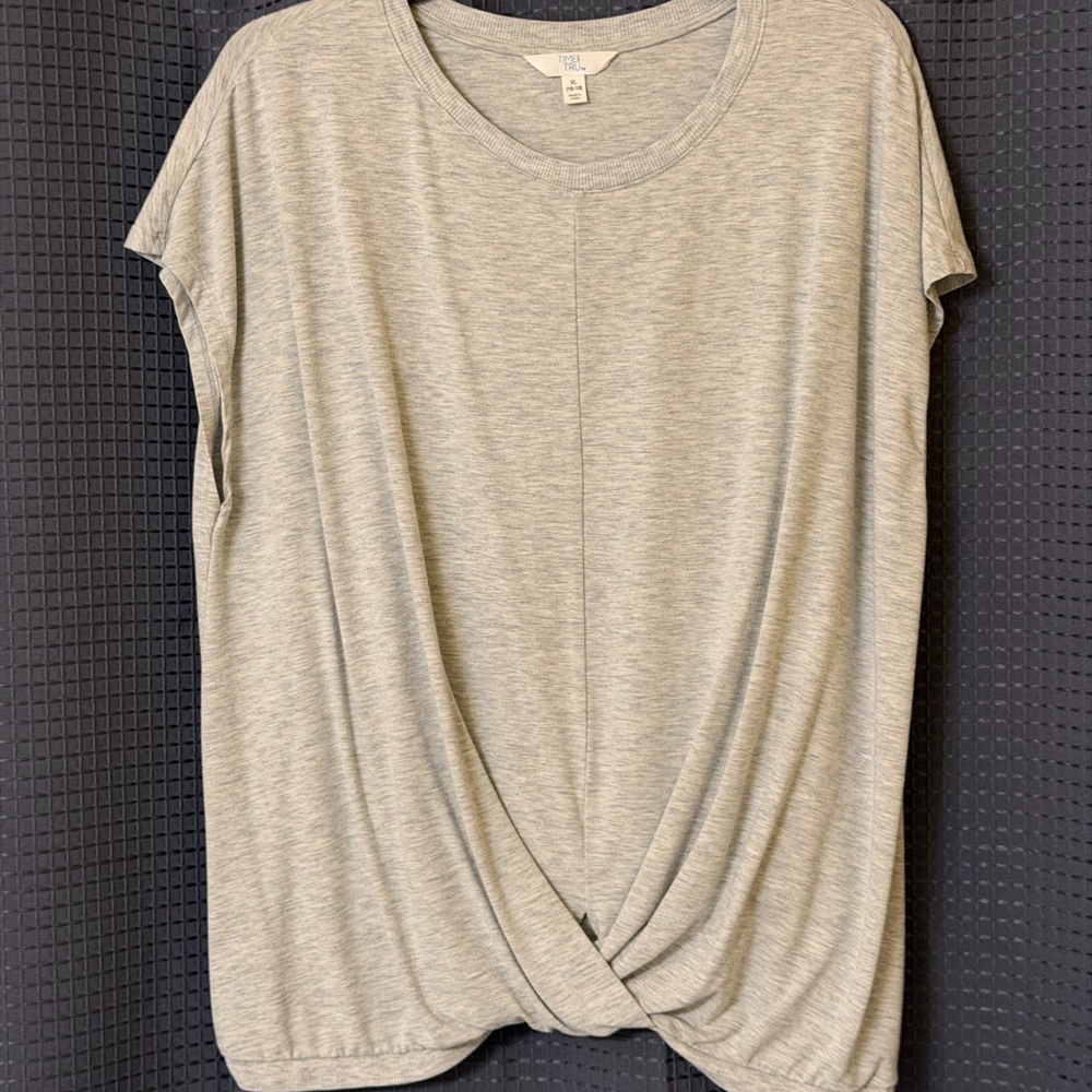 Time and Tru XL Light Gray Short Sleeve Top
